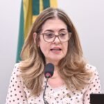 Comissão aprova regras para uniformes e veda vestimentas que violem a dignidade do empregado – Notícias