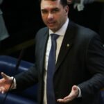 Defesa de Flávio Bolsonaro tentou levar caso Dark Horse a Mendonça