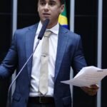 TSE manda Nikolas retirar postagem com desinformação sobre Lula